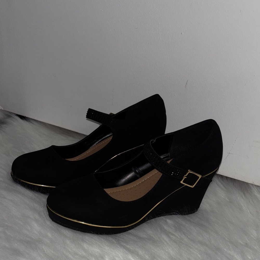 Chic Black Mary Jane Heels - Picture 2 of 5